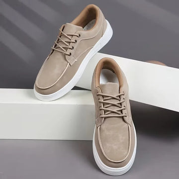 Lage sneakers met lace-up sluiting