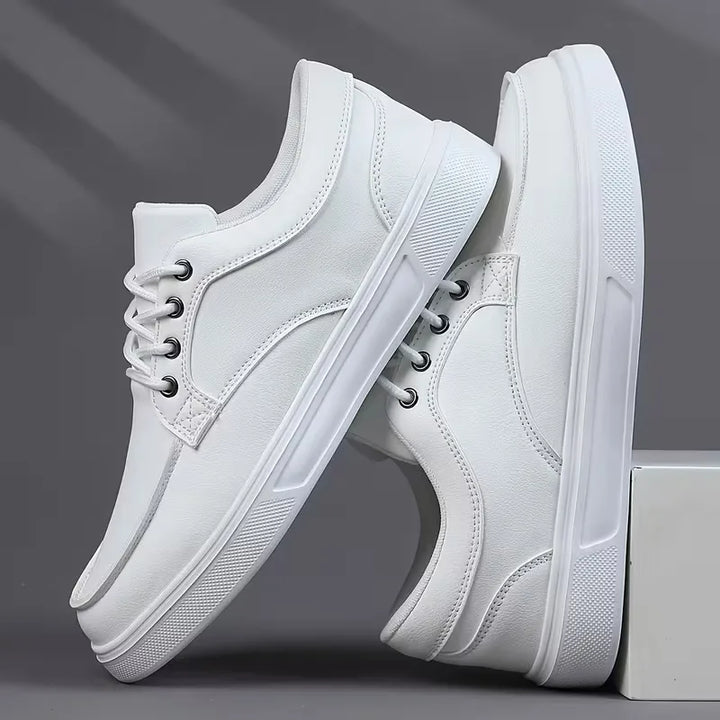 Lage sneakers met lace-up sluiting