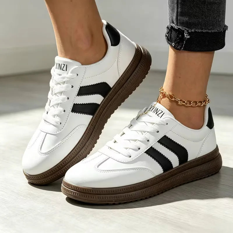 Lage sneakers met lace-up closure
