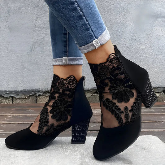 Schoenen met blokhak en kant