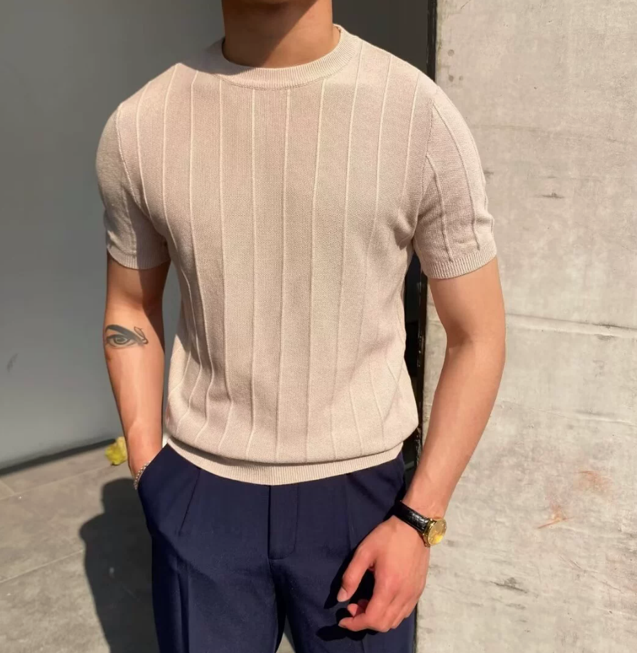 Short-sleeve sweater with vertical rib texture