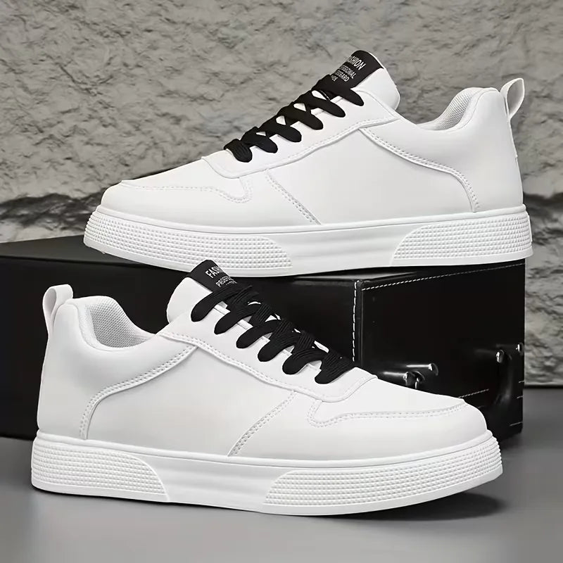 Lage sneakers met lace-up sluiting