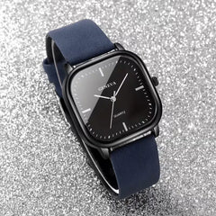 Analoge horloge met vierkante wijzerplaat