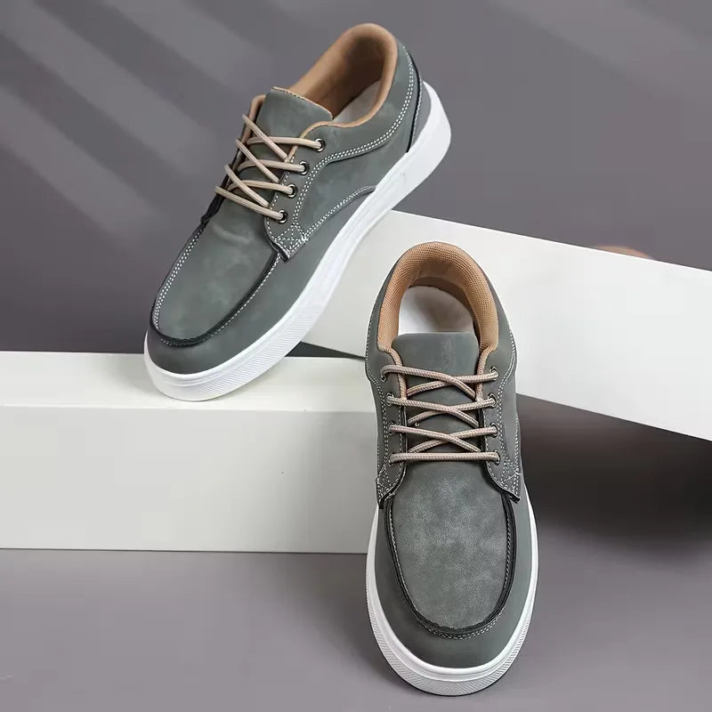 Lage sneakers met lace-up sluiting