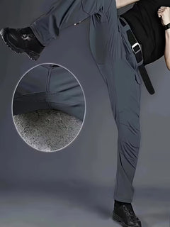Cargo broek met rekbaar materiaal en meerdere zakken