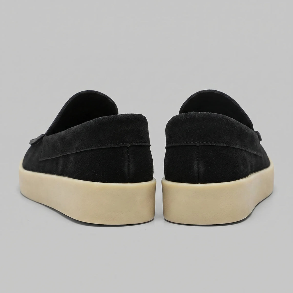 Suede loafers met contrasterende zool