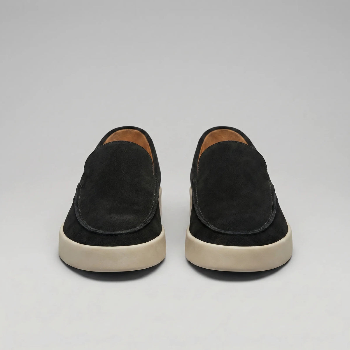 Suede loafers met contrasterende zool