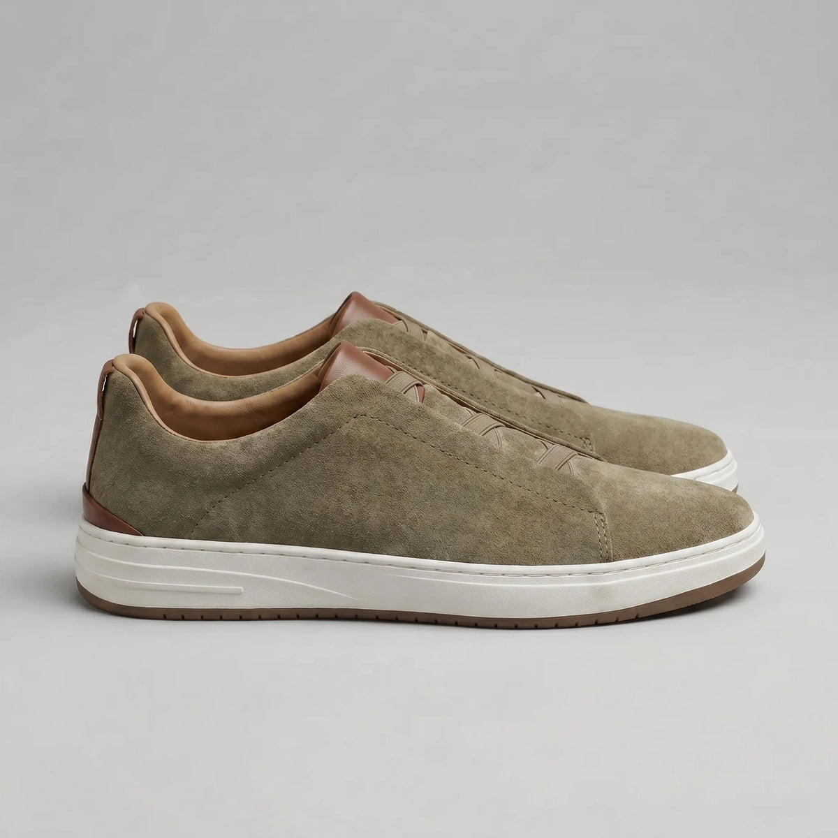 Slip-on sneakers met suède