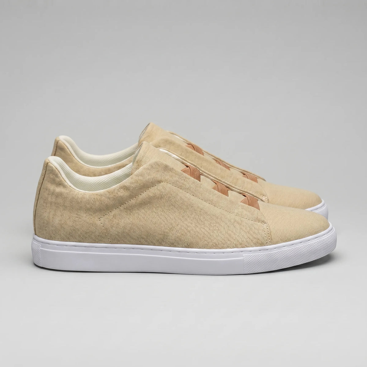 Slip-on sneakers met suède