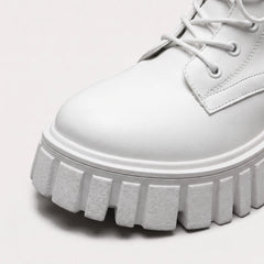 Witte enkellaarsjes met chunky sole