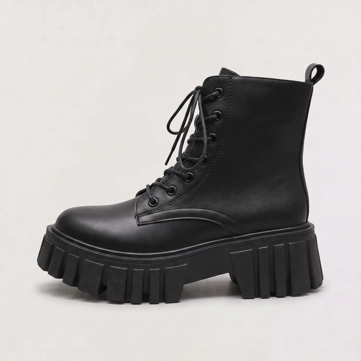 Witte enkellaarsjes met chunky sole