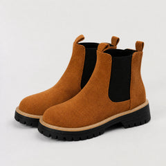 Suede enkellaarsjes met blokhak
