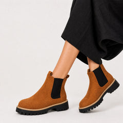 Suede enkellaarsjes met blokhak