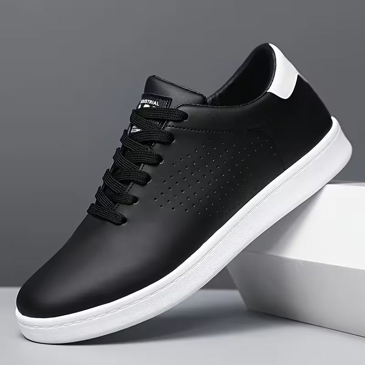 Lage skateschoenen met vetersluiting en perforaties