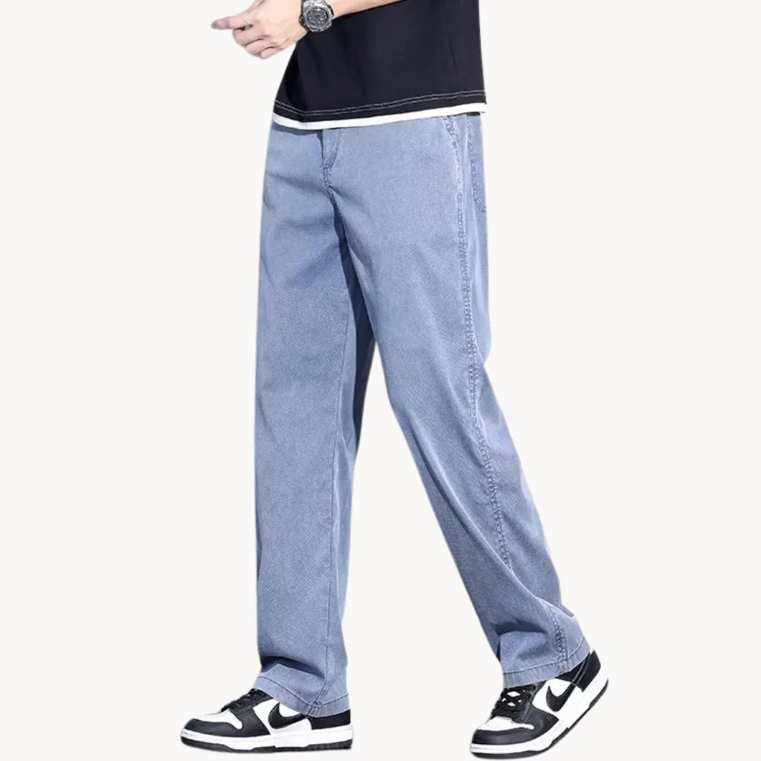Losse broek met zijzakken en rechte snit