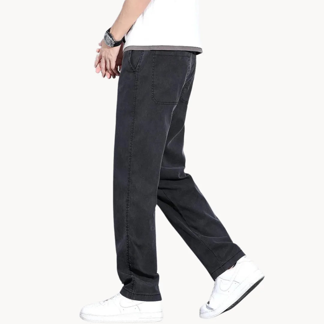Losse broek met zijzakken en rechte snit