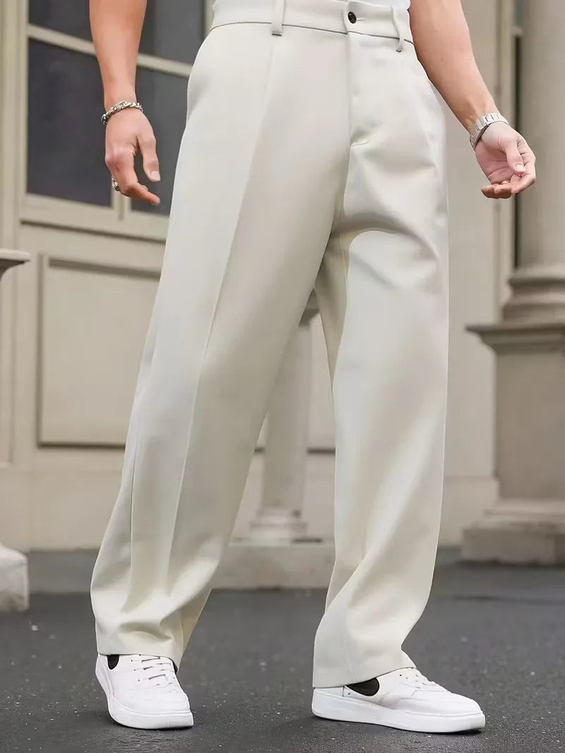 Rechte broek met geplooide details en zijzakken