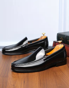 Schoenen met lichtgewicht ontwerp en puntige neus