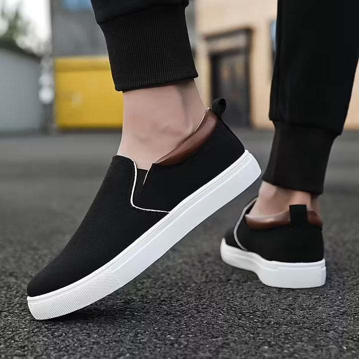 Sneakers met ademend canvas en elastische opening