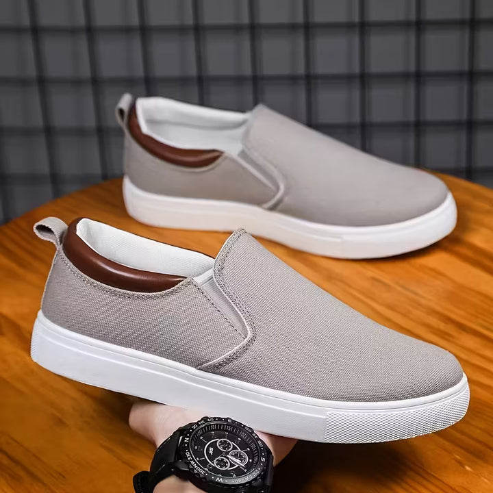 Sneakers met ademend canvas en elastische opening