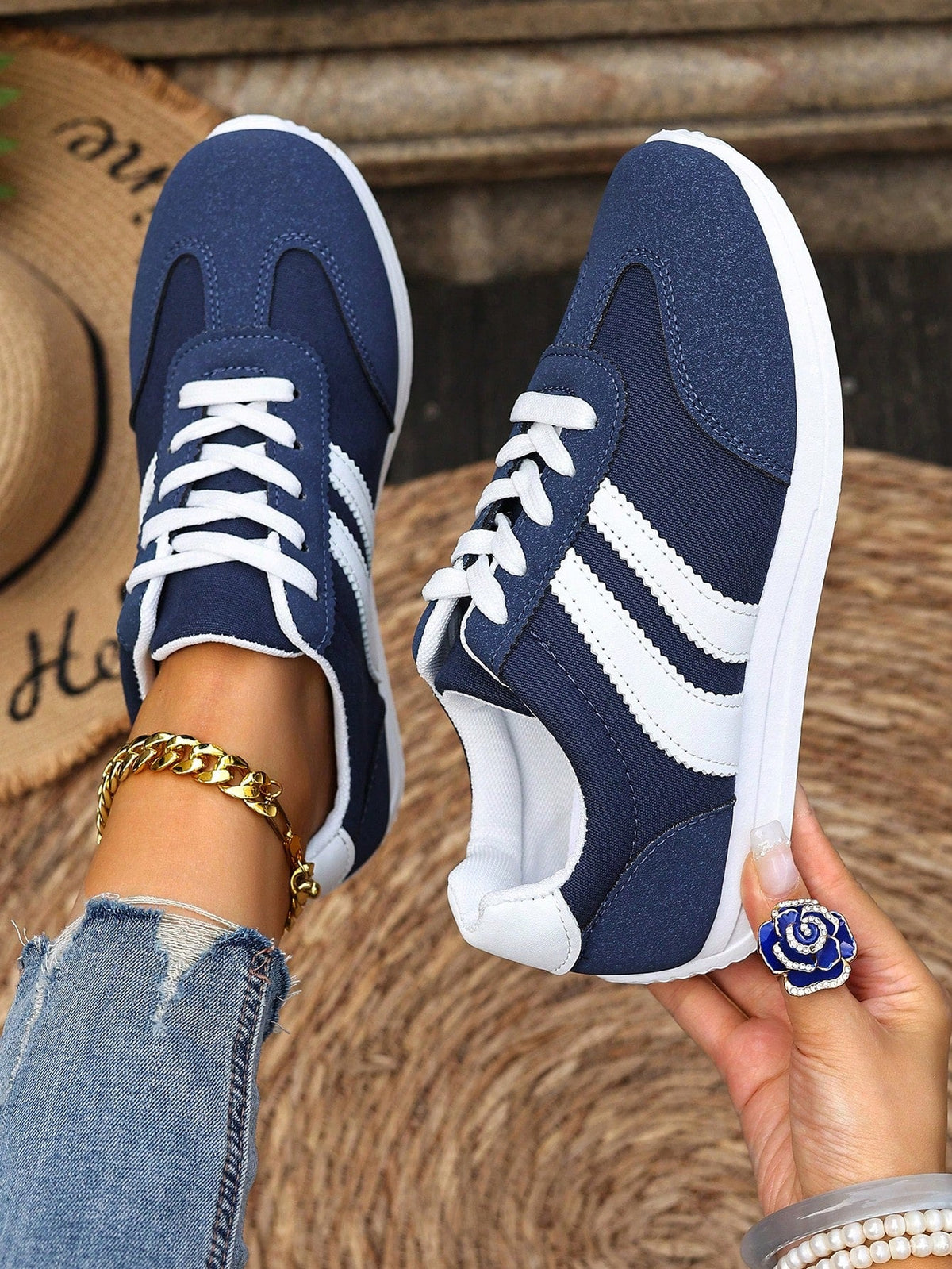 Sneakers met kleurblokontwerp en vetersluiting