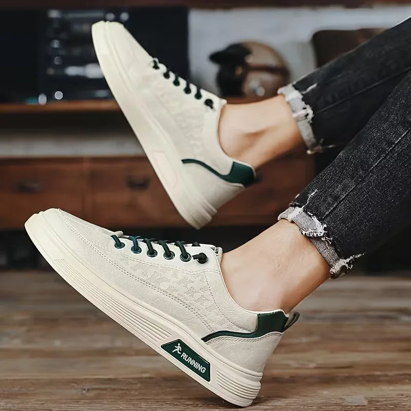 Sneakers met kunstleer en verhoogde rubberen zool
