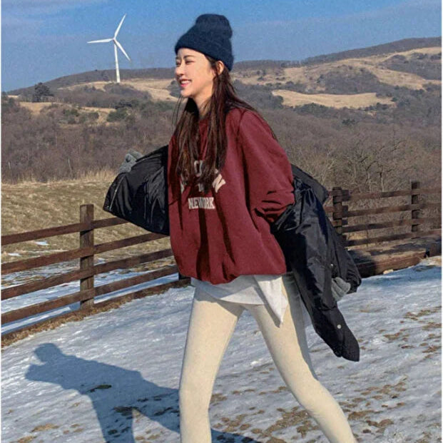 Sweatshirt with round neck and loose fit