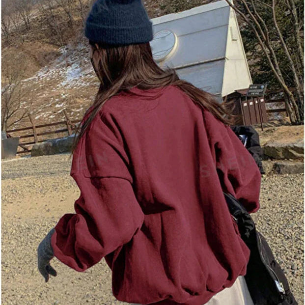 Sweatshirt with round neck and loose fit