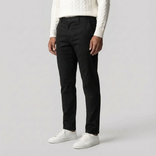 Zwarte chino met regular fit en rechte pijpen