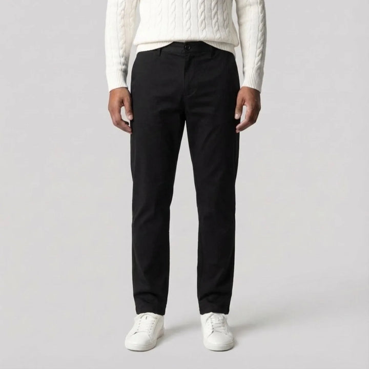 Zwarte chino met regular fit en rechte pijpen