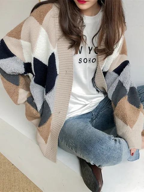 Aleda | Geruit knoopvest in de kleur Khaki voor dames in stijl ideaal voor de winter