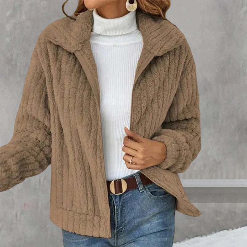Aloisa | nonchalante pluche jas in de kleur Bruin voor dames in stijl ideaal voor de winter