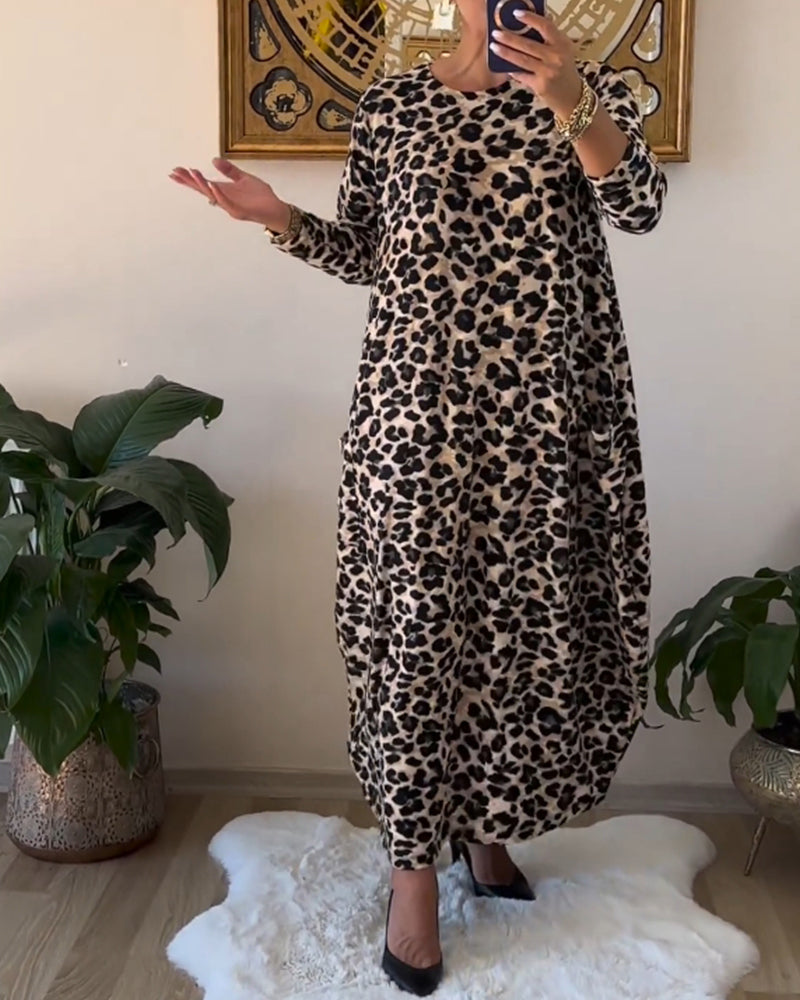 Aritia | Elegante Jurk met zakken en luipaardprint in de kleur Zwart voor dames in stijl ideaal voor de herfst.
