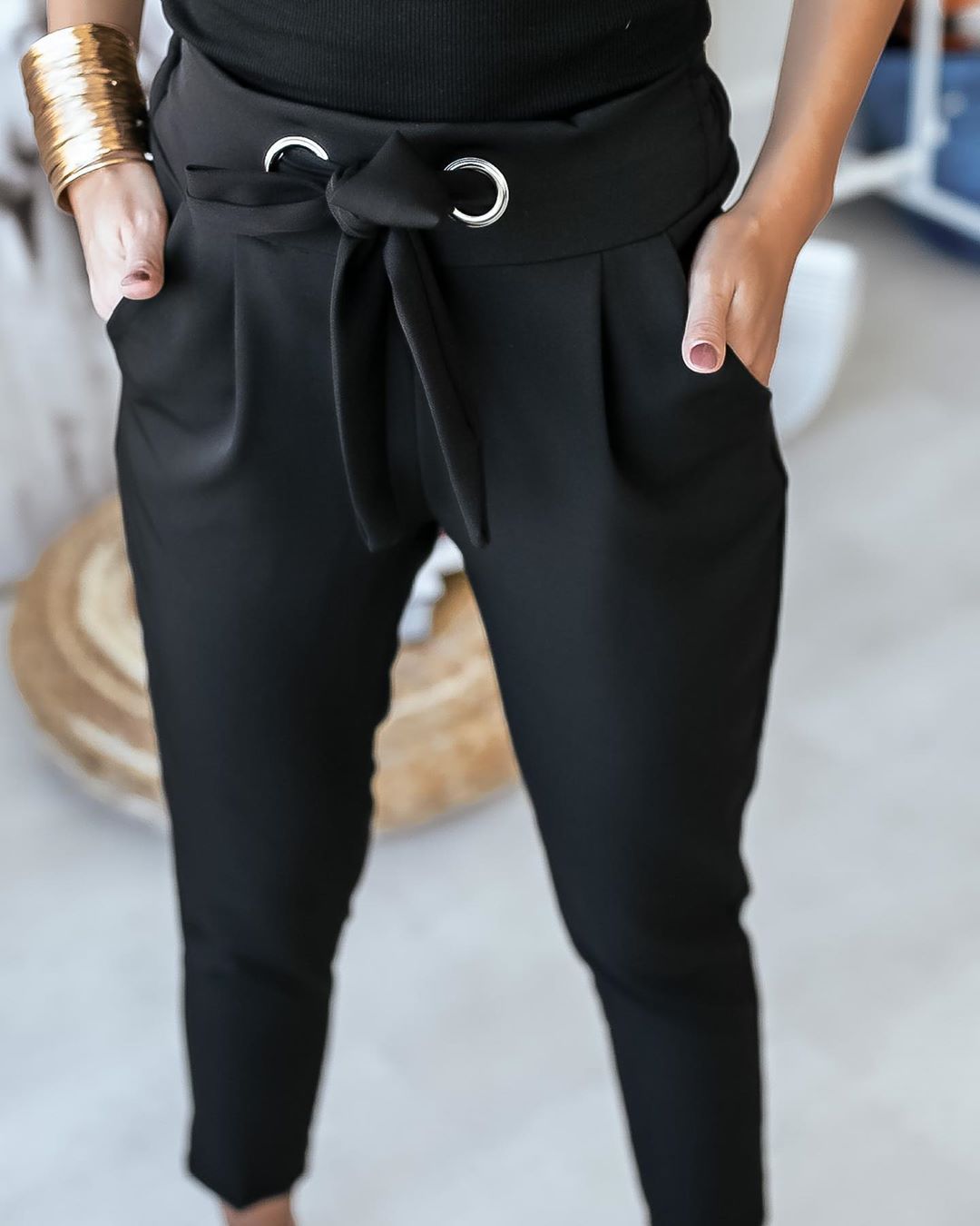 Claudia | Hoge taille broek met elegance in de kleur Zwart voor dames in stijl ideaal voor de lente.