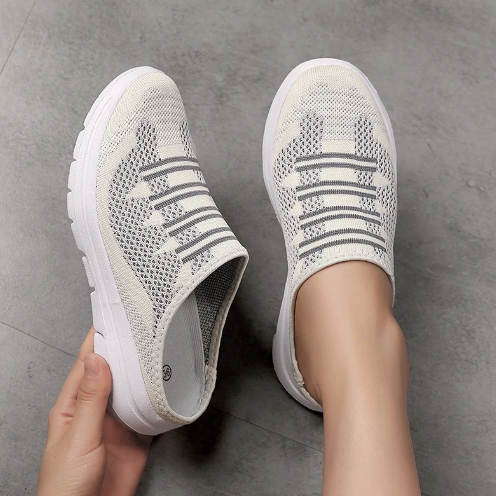 Comfortabele mesh instap schoenen in de kleur Zwart/Wit voor dames in Beach stijl geschikt voor alle seizoenen.