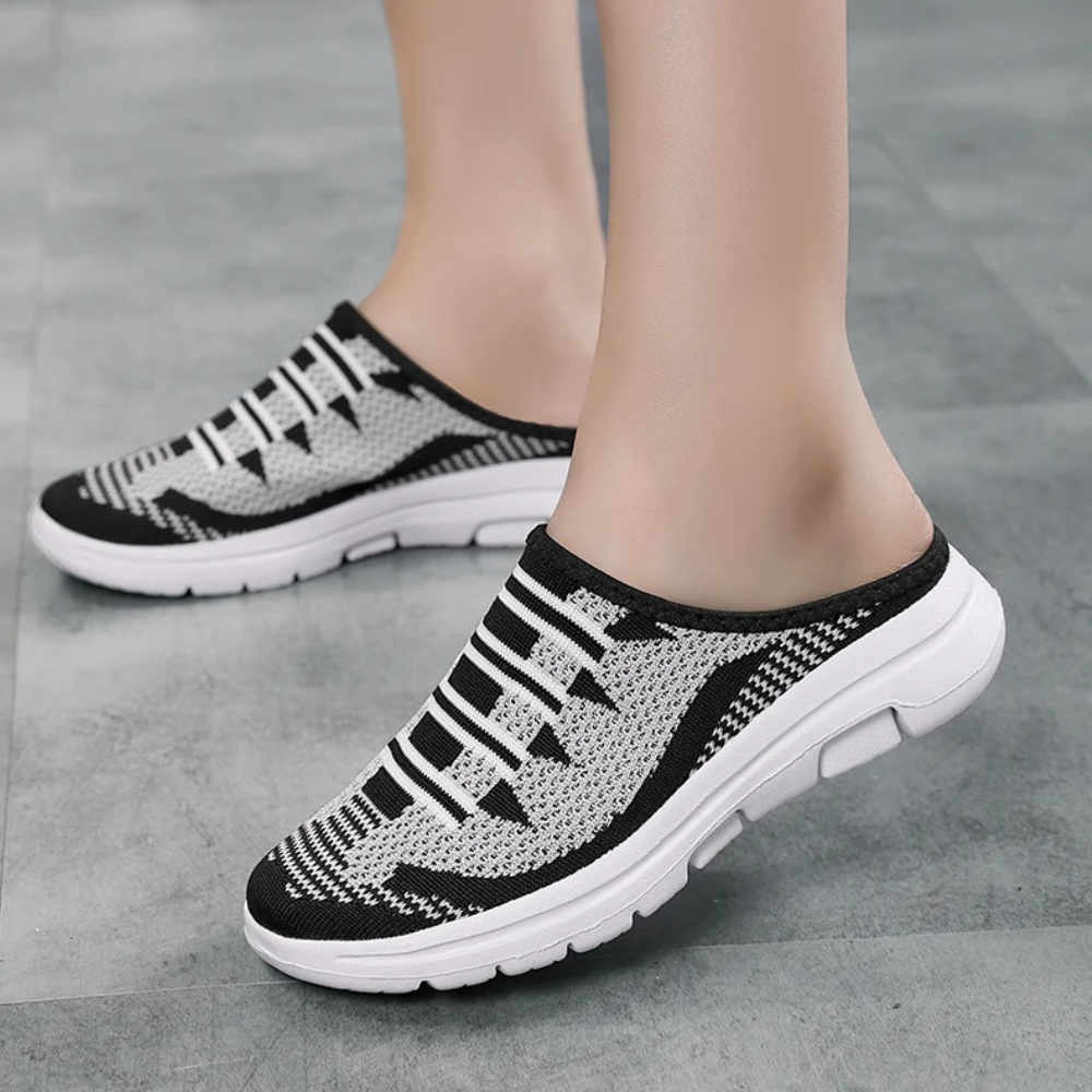 Comfortabele mesh instap schoenen in de kleur Zwart/Wit voor dames in Beach stijl geschikt voor alle seizoenen.
