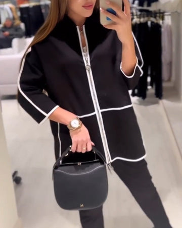 Contrast Coat met rits in de kleur Zwart voor dames in stijl ideaal voor de herfst.