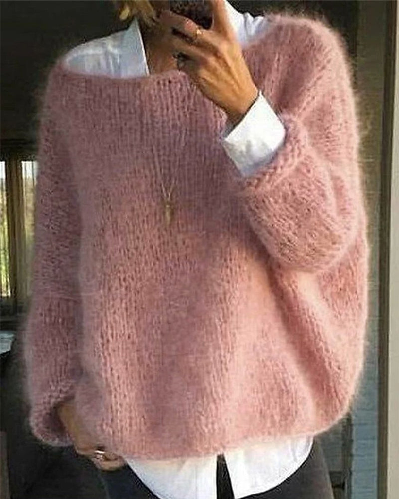 Danique Mell | Effen offshoulder pluizige trui in de kleur Roze voor dames in stijl ideaal voor de herfst.
