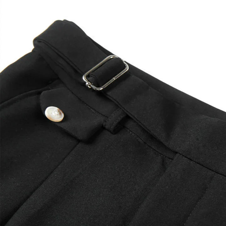 Dries | Korte broek met elegantie in de kleur Zwart voor heren in stijl ideaal voor de lente.