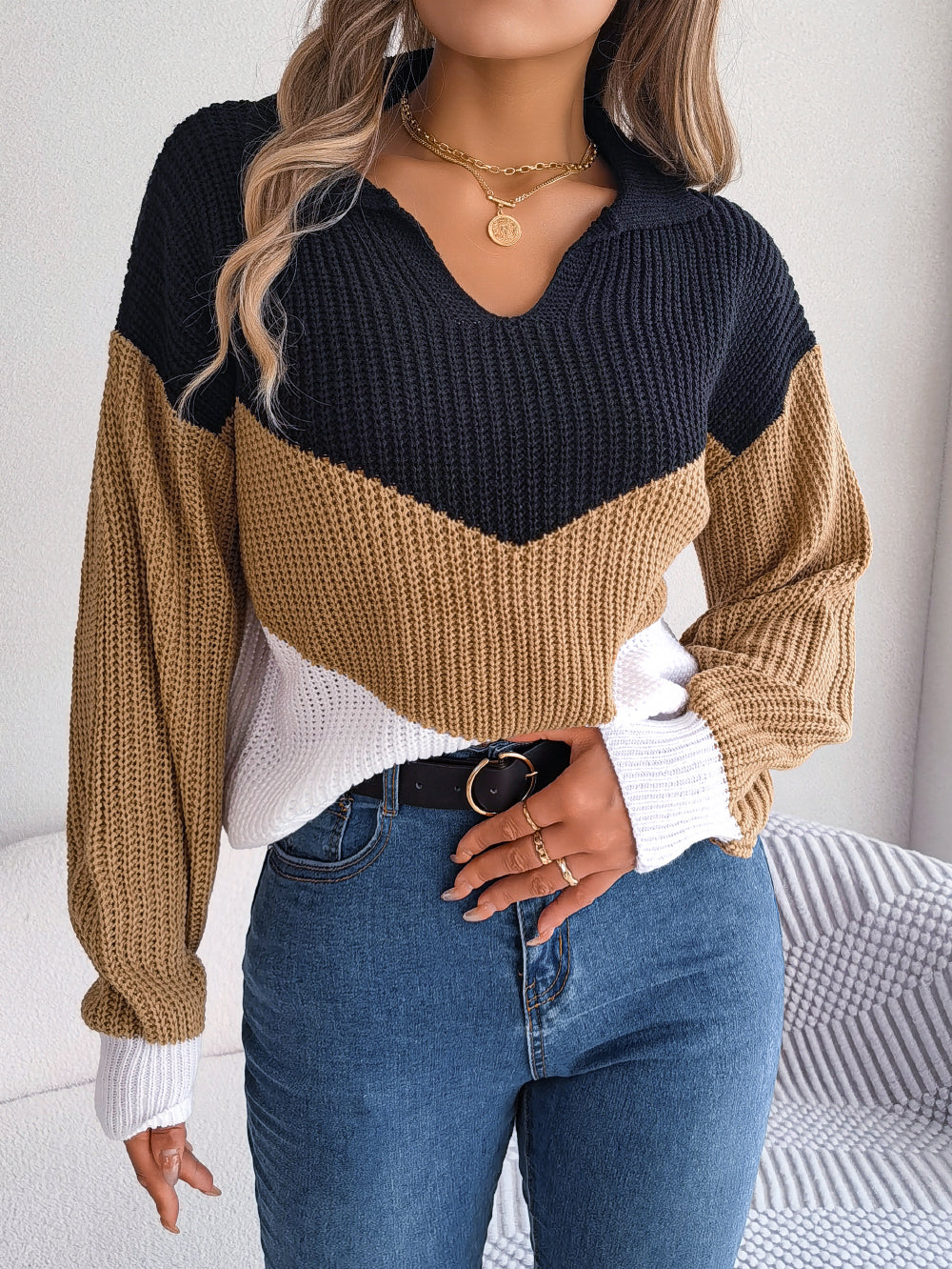 Effen patchwork trui met v-hals en strepen in de kleur Blauw voor dames in stijl ideaal voor de herfst.
