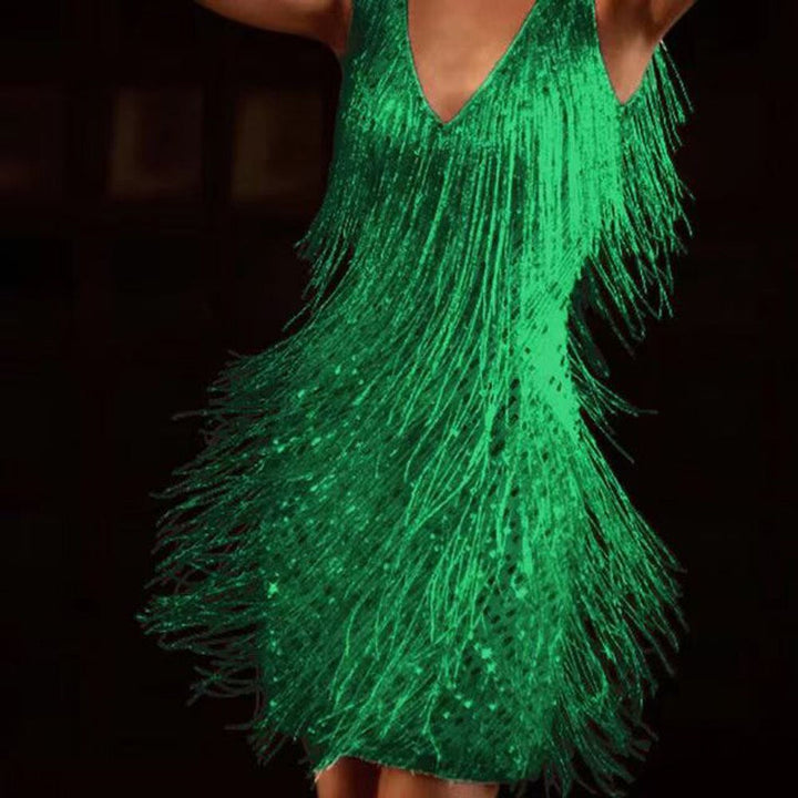 Elin | Sprankelende kwastjesjurk zonder mouwen in de kleur Groen voor dames in Party stijl ideaal voor de lente.