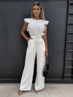 Deze jumpsuit combineert stijl, comfort en speelsheid met prachtige ruches mouwen en een ceintuur voor een flatterende en trendy uitstraling, geschikt voor diverse gelegenheden. Gemaakt van hoogwaardige materialen en veelzijdig inzetbaar voor zowel formele als informele events. Maattabel beschikbaar voor diverse EU-maten.
