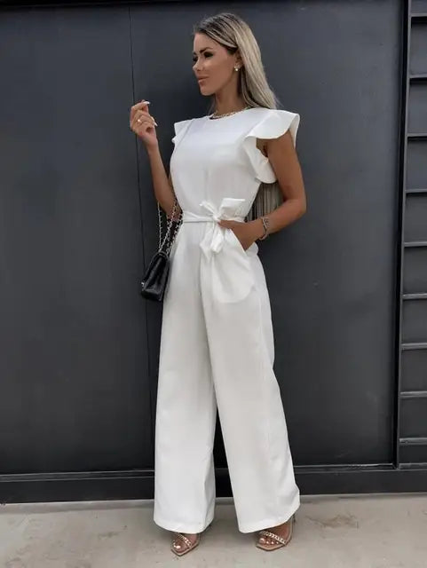 Deze jumpsuit combineert stijl, comfort en speelsheid met prachtige ruches mouwen en een ceintuur voor een flatterende en trendy uitstraling, geschikt voor diverse gelegenheden. Gemaakt van hoogwaardige materialen en veelzijdig inzetbaar voor zowel formele als informele events. Maattabel beschikbaar voor diverse EU-maten.