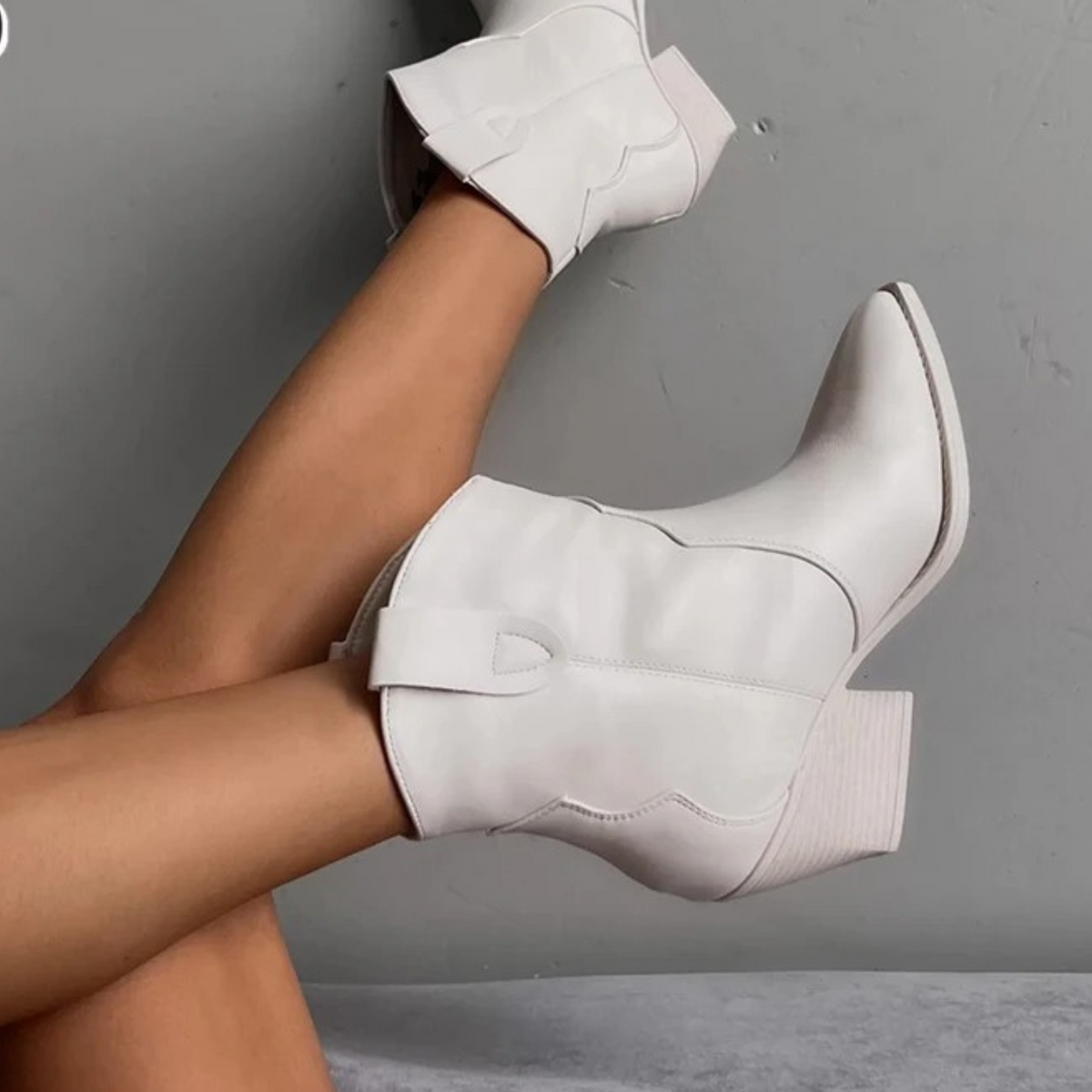 Eveline | Zwarte waterdichte leren dames cowboylaarzen in de kleur Wit voor dames in Outdoor stijl ideaal voor de herfst.