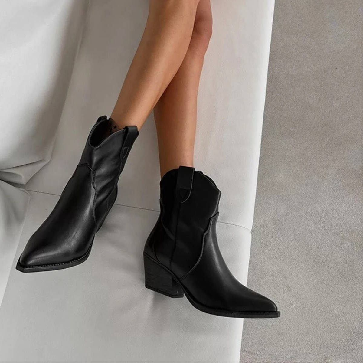 Eveline | Zwarte waterdichte leren dames cowboylaarzen in de kleur Zwart voor dames in Outdoor stijl ideaal voor de herfst.