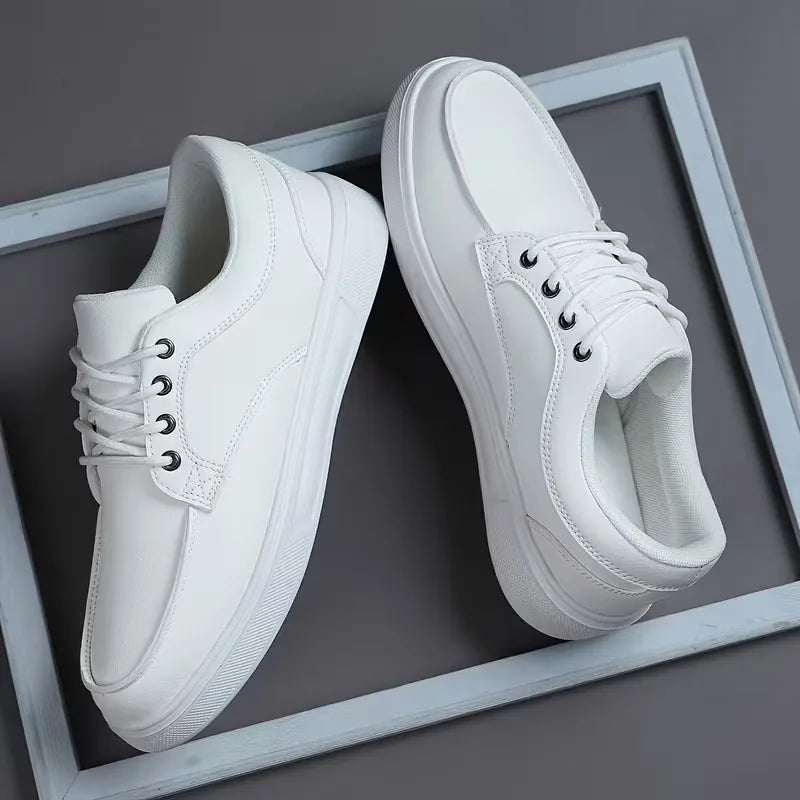 Lage sneakers met lace-up sluiting