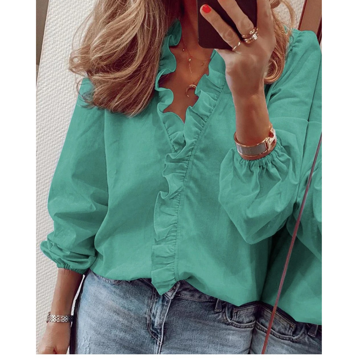 Femke | Chiffon blouse met pluches in de kleur Groen voor dames in stijl ideaal voor de herfst.