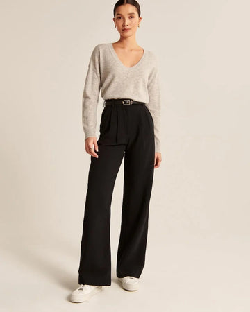 Femke | Elegante getailleerde damesbroek in de kleur Zwart voor dames in stijl ideaal voor de lente.