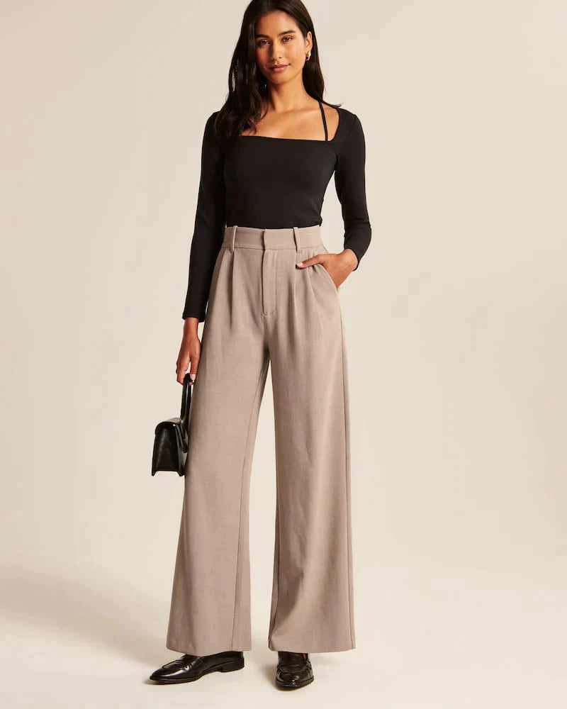 Femke | Elegante getailleerde damesbroek in de kleur Zwart voor dames in stijl ideaal voor de lente.
