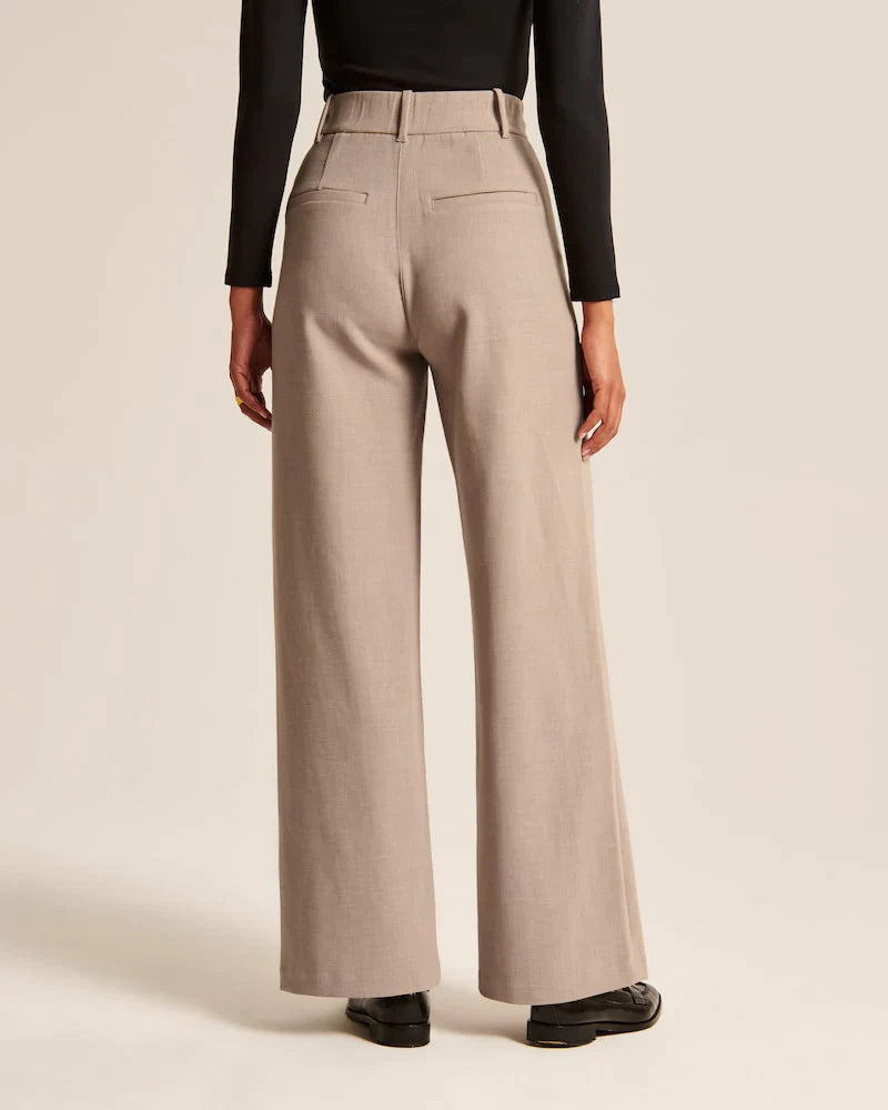 Femke | Elegante getailleerde damesbroek in de kleur Zwart voor dames in stijl ideaal voor de lente.